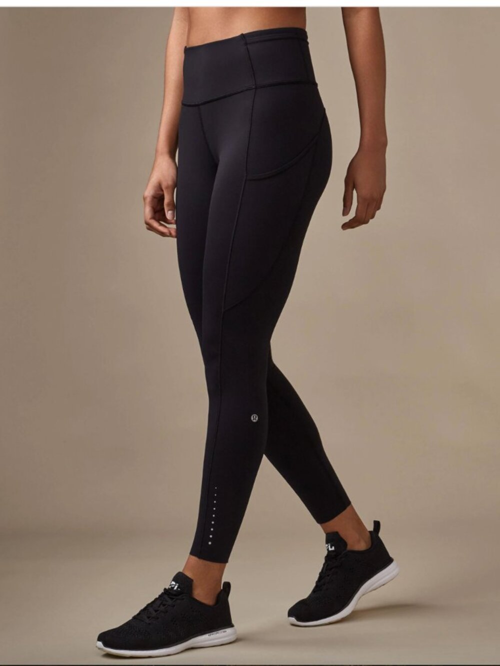 Lululemon Fast and Free High-Rise Black Leggings Side Pockets 4